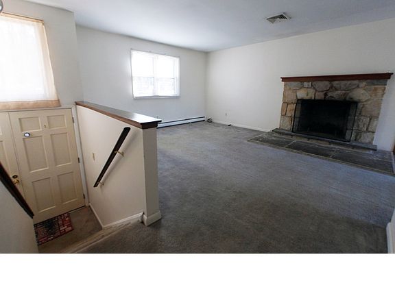 3rd image of 102 Camelot Ct