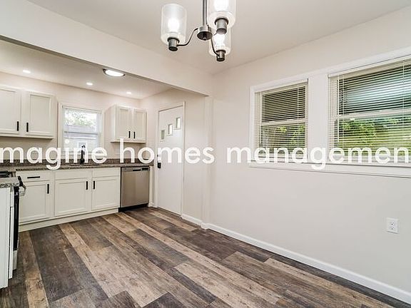 5th image of 219 Maple Dr