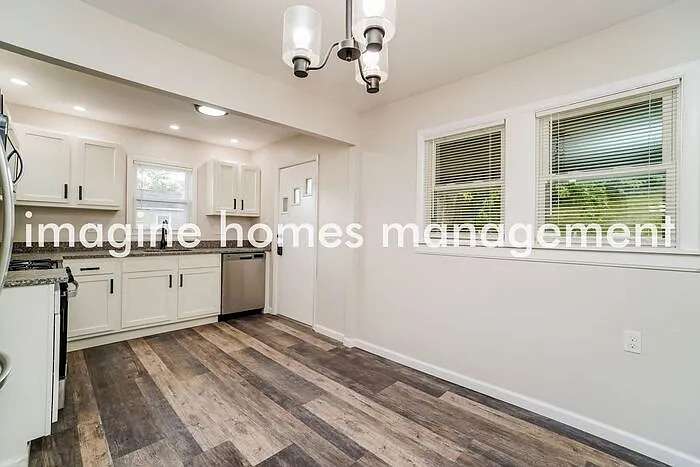 219 Maple Dr — Photo 5