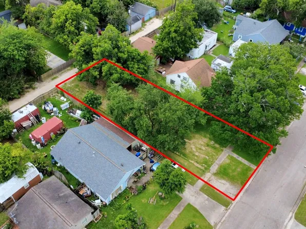 111 6th Ave N, Texas City, TX 77590