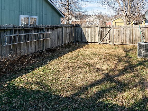 3rd image of 2621 Bishop St