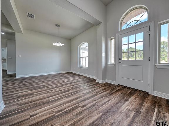 3rd image of 1616 Courtland Ln
