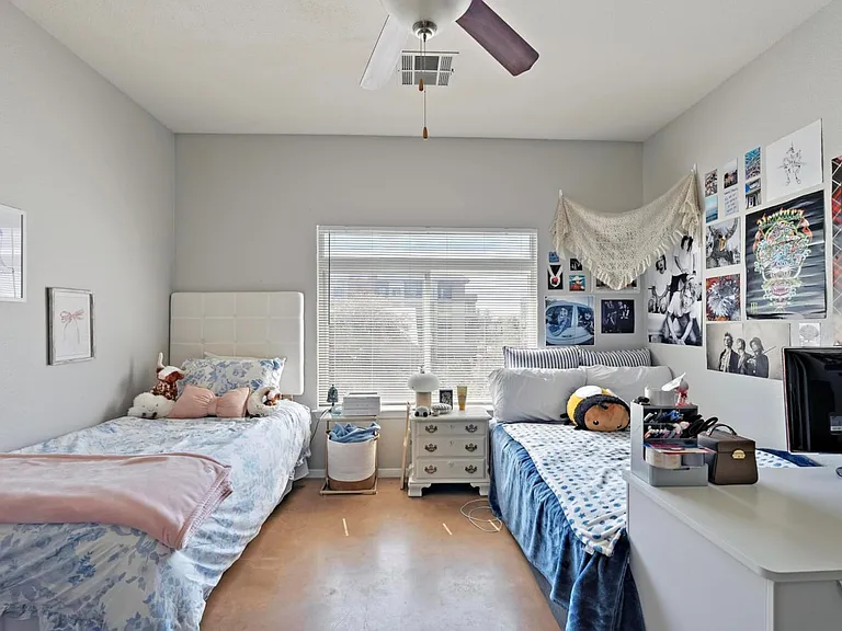 910 W 25th St #406 — Photo 15