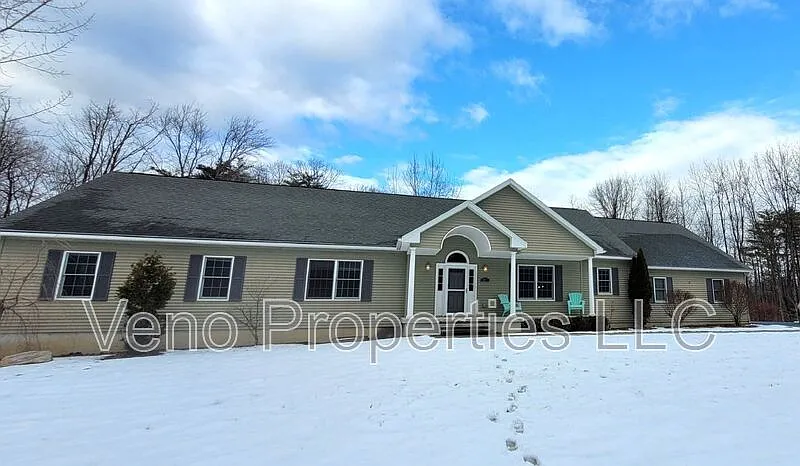 5 bed, 2.5 bath, 2993 sqft, $3,800 — Photo 1