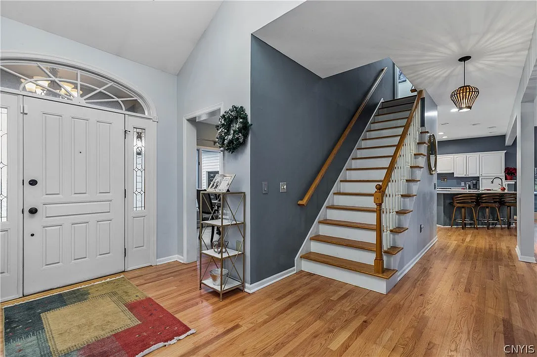 4 bed, 2.5 bath, 3224 sqft, $3,800 — Photo 4