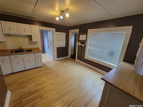 4th image of 4708 48th St E