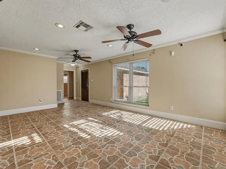 5211 Court Rd — Photo 5