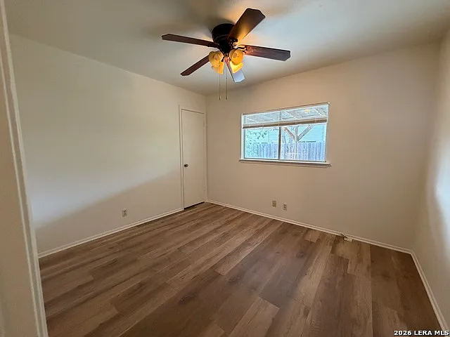 7643 Chatsworth — Photo 13