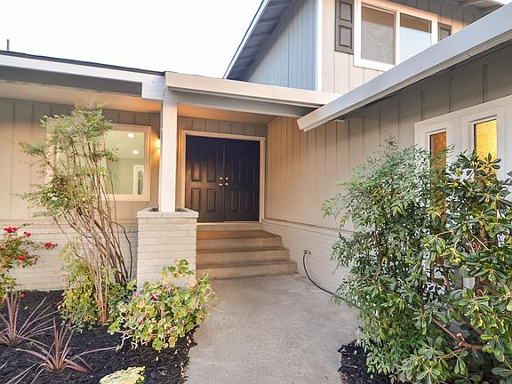 5th image of 1078 Souza Blvd