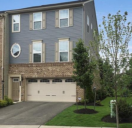 3rd image of 115 Mews Ln