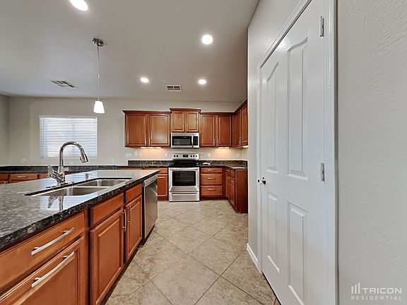 5th image of 36122 W Cartegna Ln
