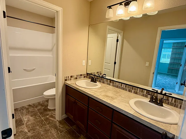 Guest/Children's Bathroom
