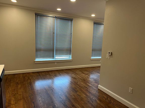 3rd image of 605 Campbell Ave SE #405