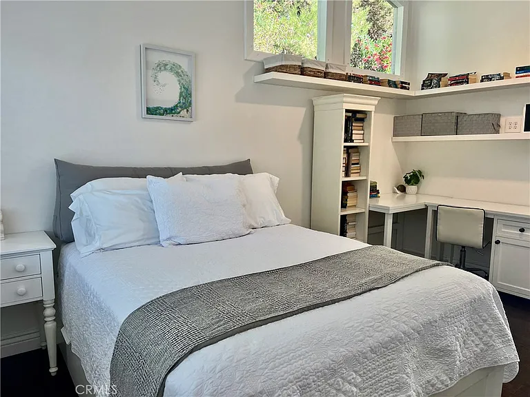 499 Nyes Pl — Photo 37