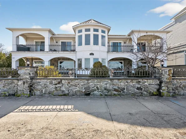 24 Bayville Ave #1, Bayville, NY 11709