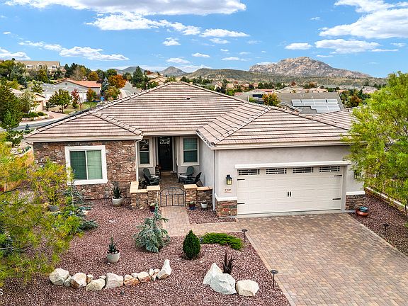 3rd image of 1700 Trinity Rose Dr