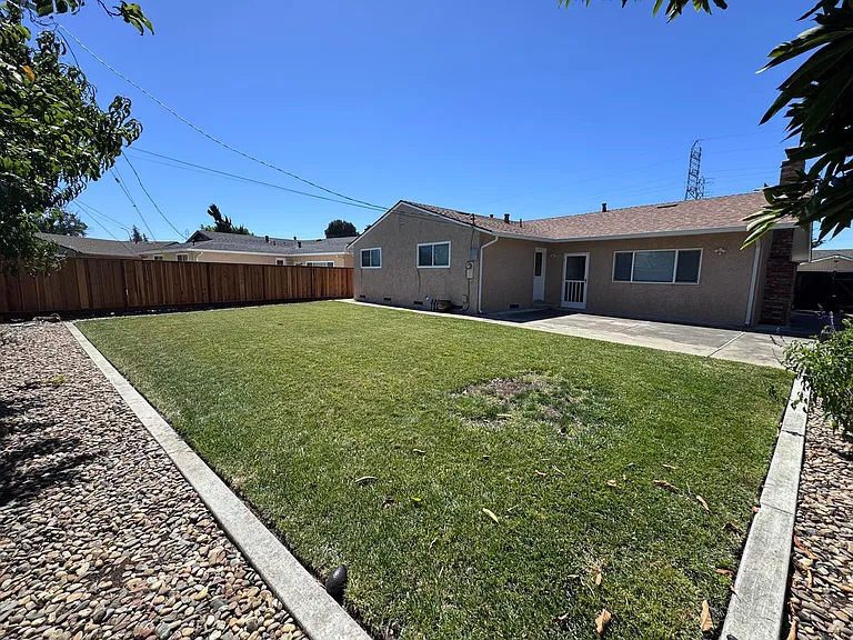 4642 Hampshire Way — Photo 11