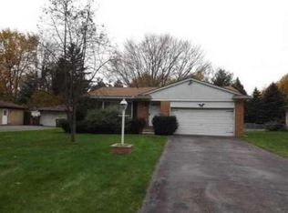 39525 Lanse Creuse St, Harrison Township, MI 48045