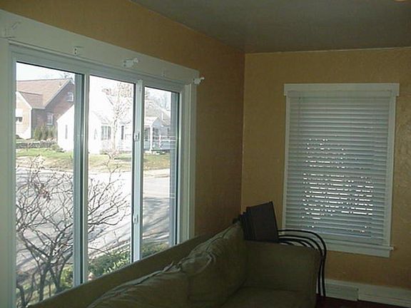 5th image of 802 Buckeye St