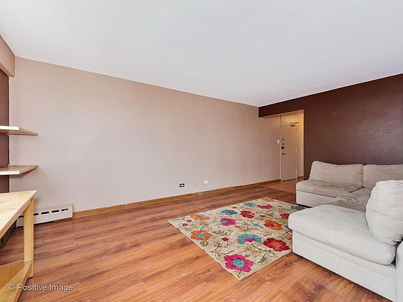 3rd image of 700 W Bittersweet Pl APT 806