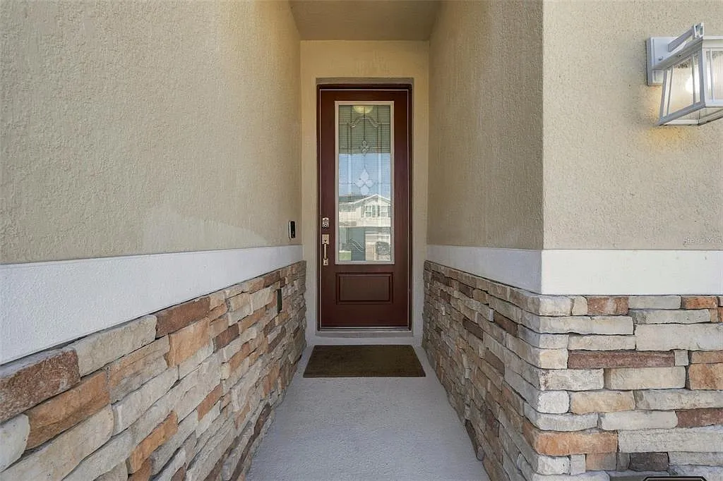4 bed, 2.0 bath, 1949 sqft, $2,300 — Photo 4