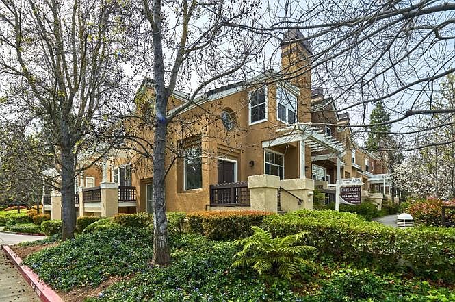 1st image of 425 Camille Cir