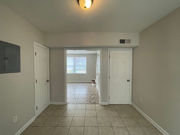 5th image of 833 North Ave APT A3