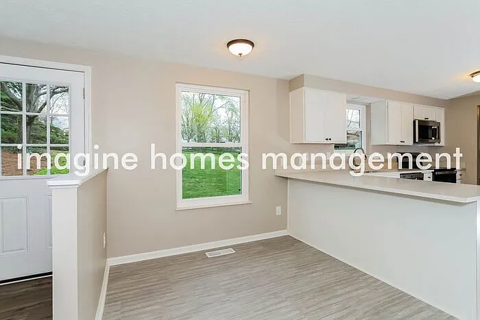 676 Harcourt Dr — Photo 6