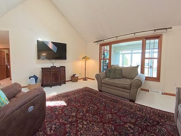 4th image of 1013 S Lallendorf Rd