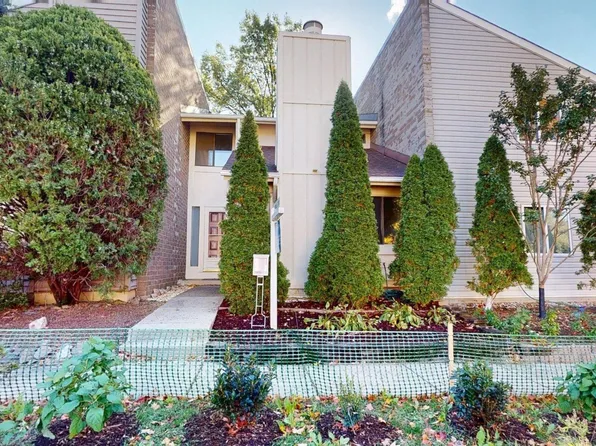 13366 Hungerford Pl, Herndon, VA 20170