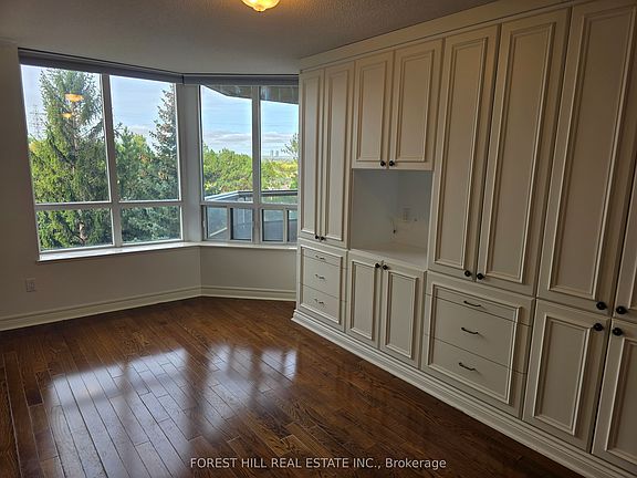 4th image of 89 Skymark Dr #609