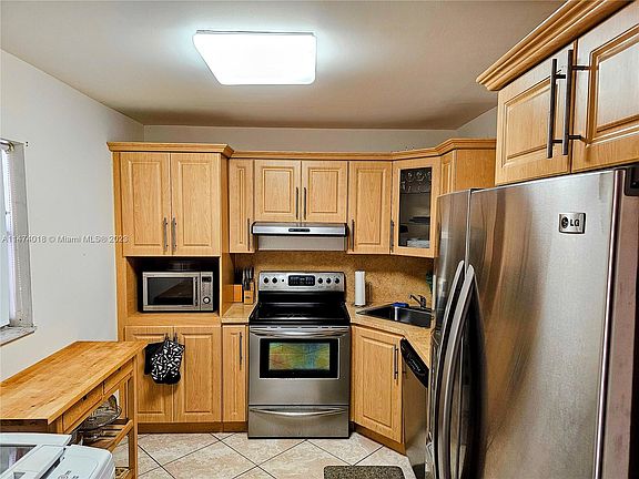 3rd image of 2850 Somerset Dr APT 214L