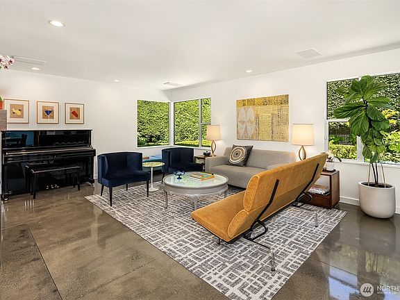 4th image of 8052 Ridge Drive NE