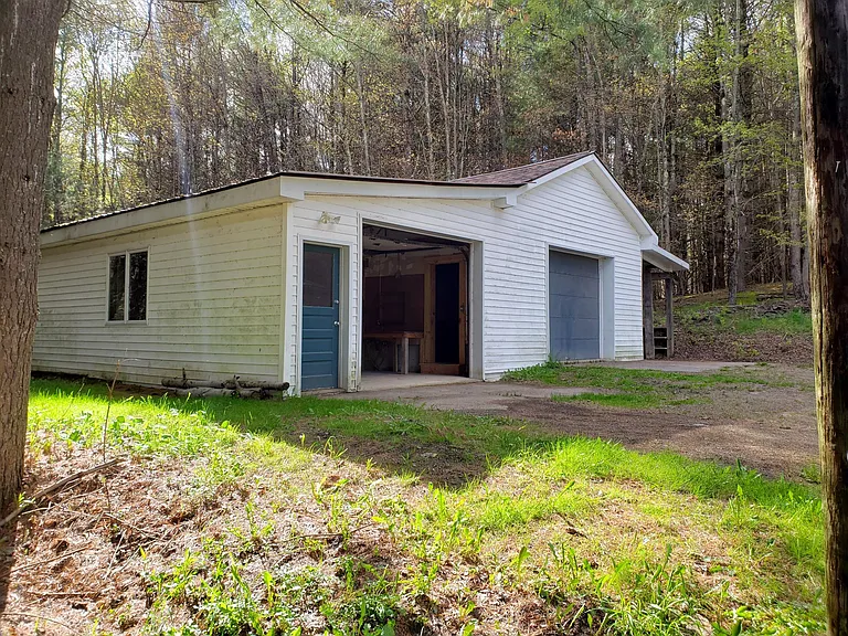 3885 Charlotte Creek Rd — Photo 24