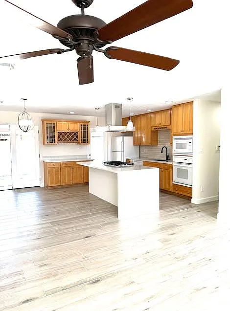 3 bed, 1300 sqft, $2,950 — Photo 4