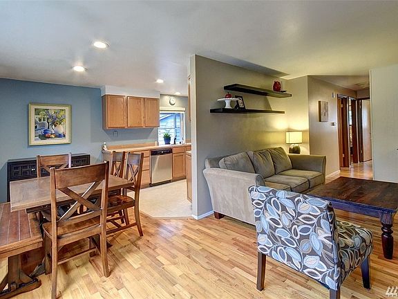 5th image of 1415 212th Pl SW
