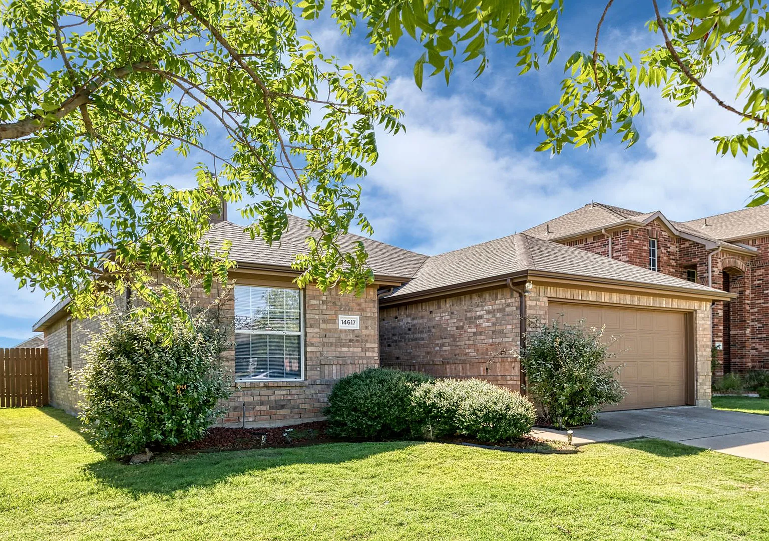 Available Now! Beautiful 3 Bedroom Home Located In Frisco Ranch! — Photo 2