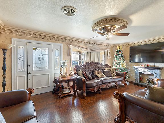 3rd image of 938 Gillham Rd