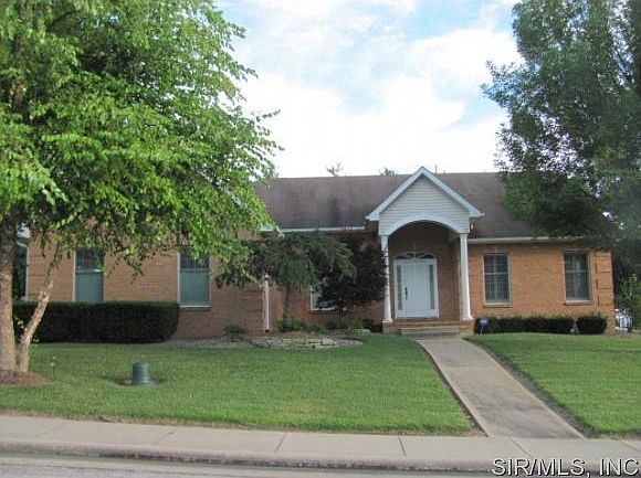 1st image of 905 Hopp Hollow Dr