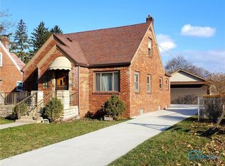 418 Hillside Dr, Rossford, OH 43460