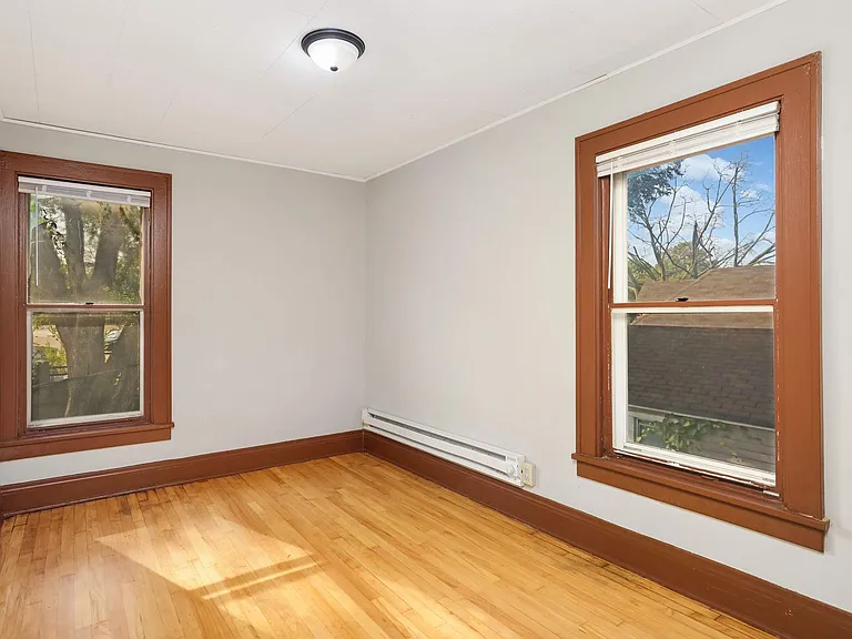 375 Erie St — Photo 12