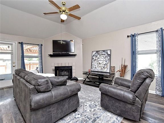 5th image of 109 Cotton Creek Way