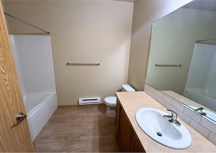 Hastings Apartments — Photo 17