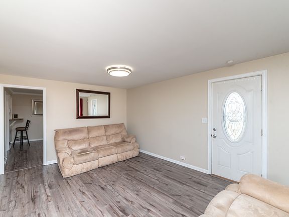 3rd image of 2957 W 101st Pl