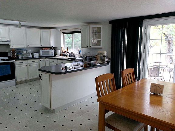 2nd image of E5473 Woodland Ave