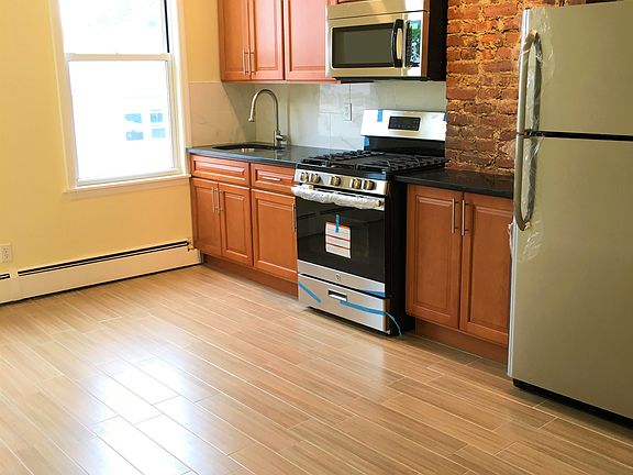 4th image of 186 Hopkins Ave #B