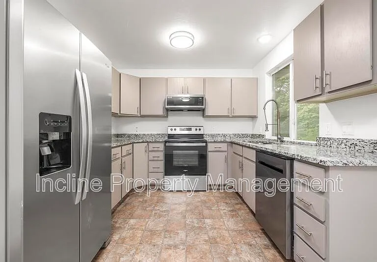 762 N 1060 W — Photo 2