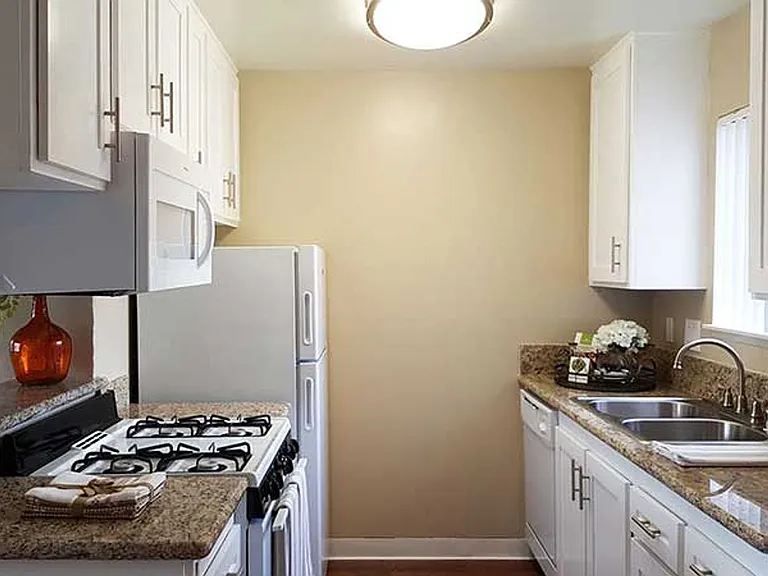 Shadow Mountain Apartments — Photo 29