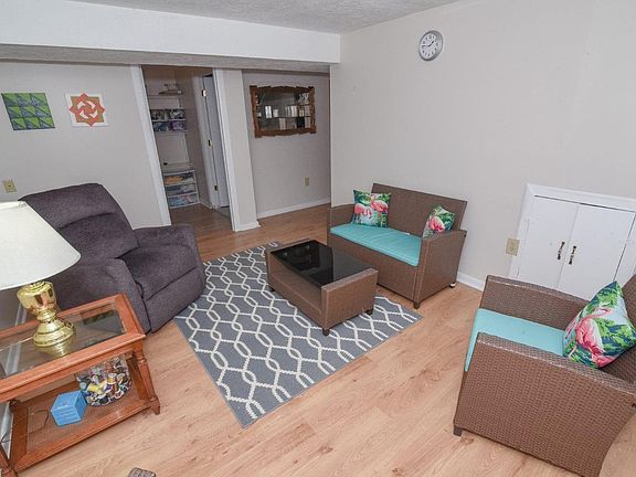 5th image of 738 Mill Valley Dr