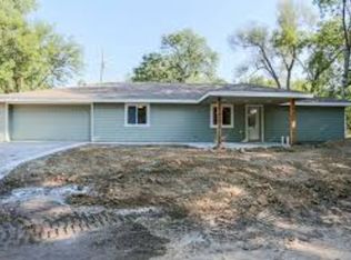 1318 Hiatt St, Carter Lake, IA 51510